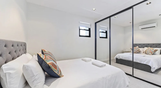 HomeHotel High-End 3 Bedroom Terrace with Parking, 预订 酒店 Drummoyne 新南威尔士
