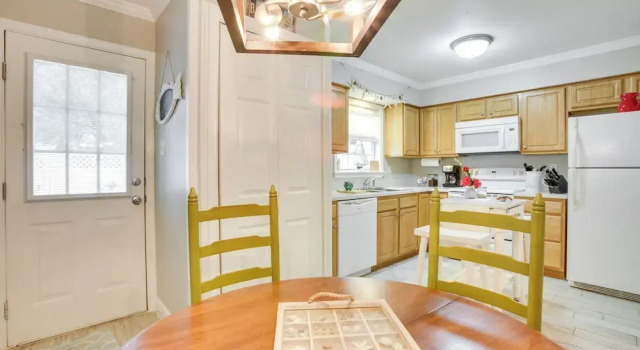Old Town Bay St Louis Townhome: Walk to Beach, Забронировать Отель Бей-Сент-Луис Миссисипи - побережье