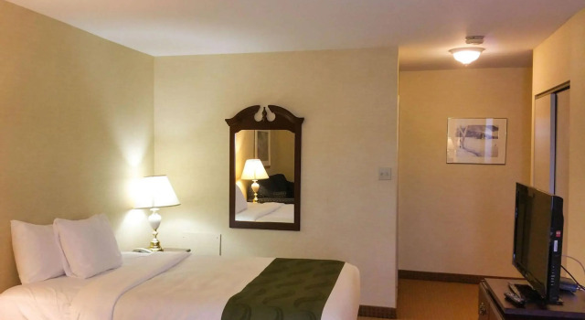 Quality Hotel & Suites, Buchen Sie Hotel Sherbrooke Eastern Townships