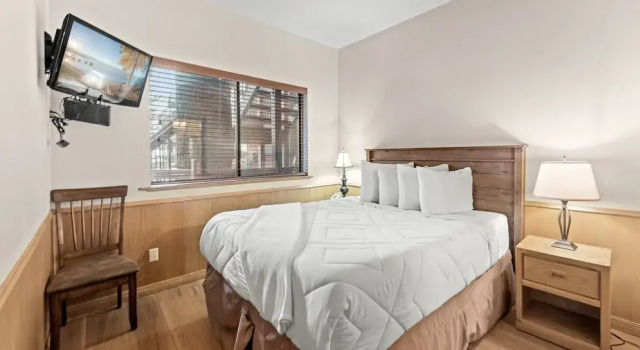 Номер Standard с 2 комнатами с балконом и с красивым видом из окна Tahoe Edgelake Beach Club by Coolvacay