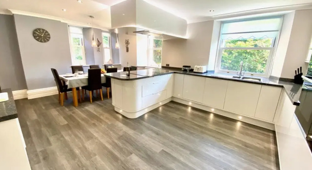 Torbay Rise - With Pool hot tub Sauna gym Games Cinema Room sea Views, Забронировать Дом для отпуска Отели Торки с бассейном, рядом с Corbyn Beach, Бассейн