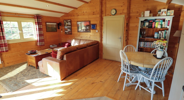 Dolly's Hideaway Cabin, Varaa Lomakoti Mökit kohteessa Merseyside, Mökki