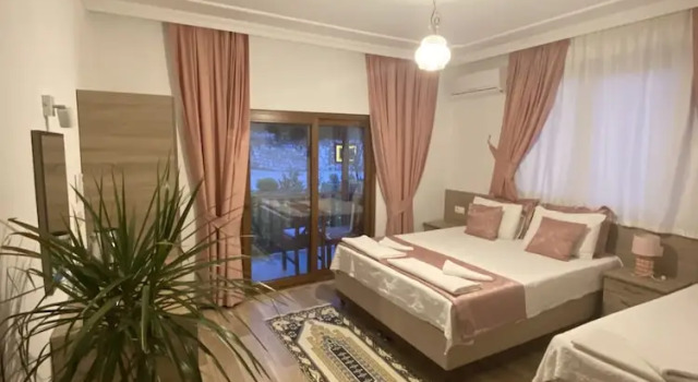 Трёхместный номер Comfort с балконом и с видом на горы Faralya Misafir Evi