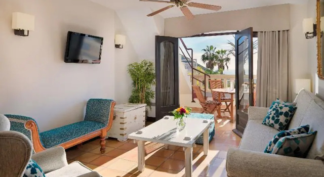 Четырёхместные люкс апартаменты с 2 комнатами Regency Country Club, Apartments Suites