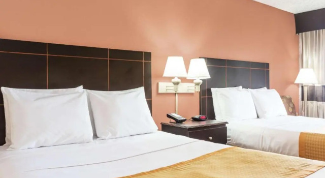 Четырёхместный номер Standard Days Inn by Wyndham Fort Lauderdale-Oakland Park Airport N