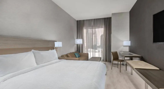 Номер Standard AC Hotel by Marriott Charlotte City Center