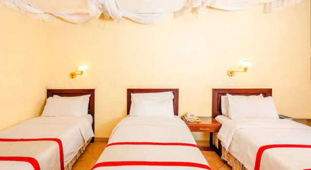 Трёхместный номер Standard New Safari Hotel