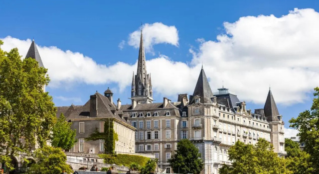 ONLOC - St Exupéry -Magnifique appart au calme avec chambre - parking, Забронировать Апартаменты/квартира Отели Pyrénées-Atlantiques с парковкой, Парковка