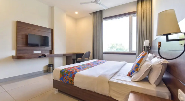 Номер Premium Fabhotel Prime Amantra