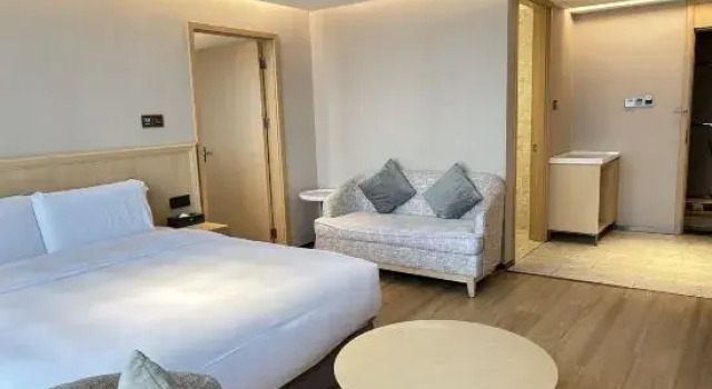 Шестиместный семейный люкс с видом на море True Go Hotel (Garden Expo Park Branch, Zhuzilin Subway Station, Futian District, Shenzhen)