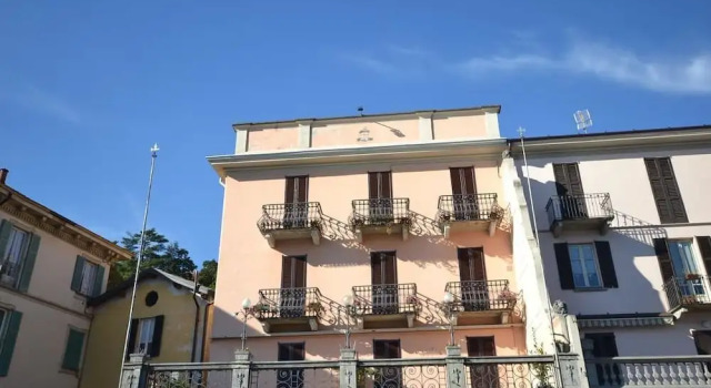 Rodrigo Lakeside Apartments