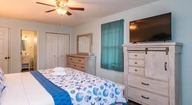 La Isla Bonita by Oak Island Accommodations
