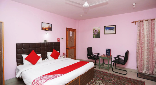 OYO 15858 Hotel Grand Comforts