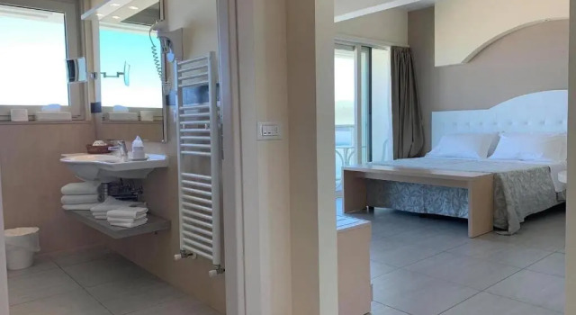 Трёхместный номер Comfort Plus Hotel Adria