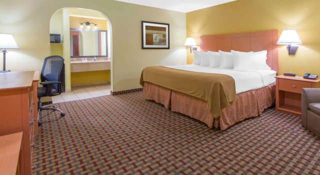 Days Inn by Wyndham Lubbock South, Buchen Sie Gasthaus Motels in Lubbock, Motel