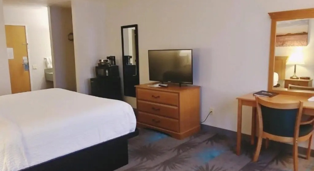 Номер Standard Days Inn by Wyndham Osage Beach Lake of the Ozarks