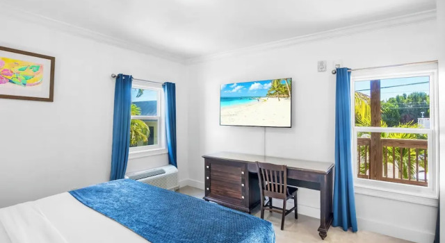 Двухместный номер Deluxe с балконом Coconut Cay Resort