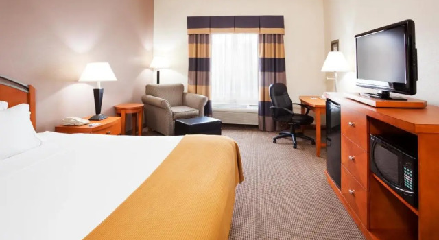 Run of House Holiday Inn Express Forest City by IHG