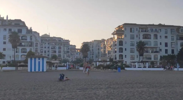 Апартаменты Superior Marina De La Duquesa Apartment