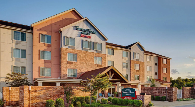 TownePlace Suites by Marriott Fayetteville N / Springdale, Varaa Hotelli Hotellit Ozark pysäköinnillä, Pysäköinti