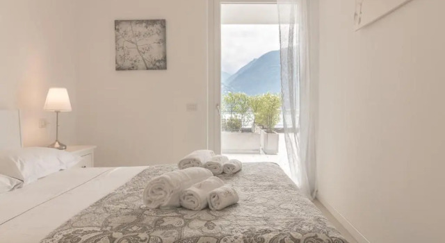 Apartment Azalea - Cremia, Book Lejlighed Hoteller i Cremia med parkering, Parkering