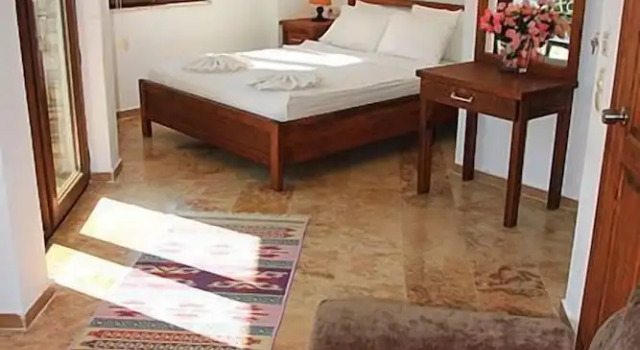 Трёхместный номер Standard с балконом Turay Hotel