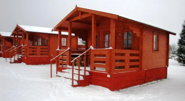 Pinewood Park-Tipis Hot Tubs And Lodges