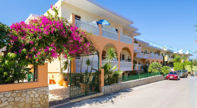 Raisakis Apartments