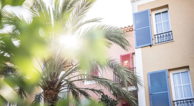 Hotel Byblos Saint-Tropez, Забронировать Отель Сен-Тропе Сен-Тропе залива