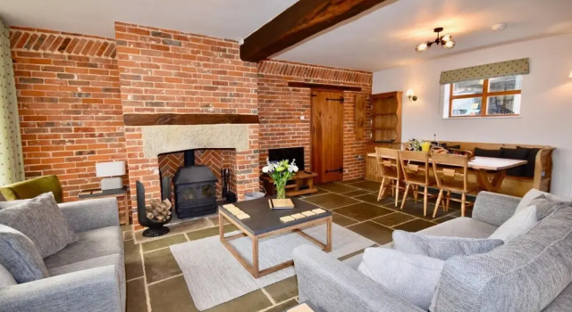 Old Byre is a Stunning Dog Friendly Barn Conversion Sleeps 6, Book Hotel 3-stjernede hoteller i Ryde, 3*