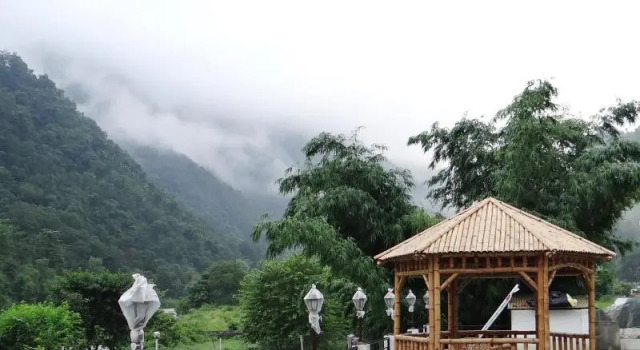Camp Aqua Forest, Rezervovat Hotel Rišikéš Uttarakhand