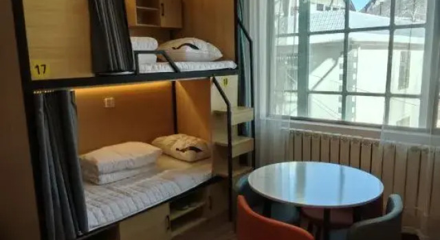 Кровать в общем номере (женский номер) Yaju Homestay Youth Hostel (Dukezong Ancient City East Gate)