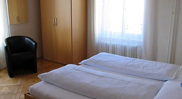 Hotel des Alpes, Rezerwuj Hotel Hotele w Dudingen z parkingiem, Parking