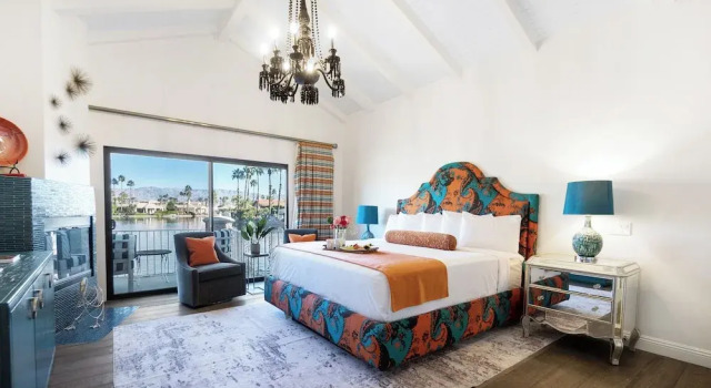 Номер Luxury The Chateau at Lake La Quinta
