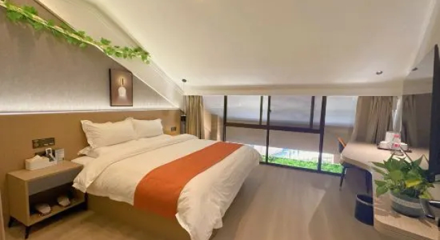 Семейный люкс YiJia Hotel