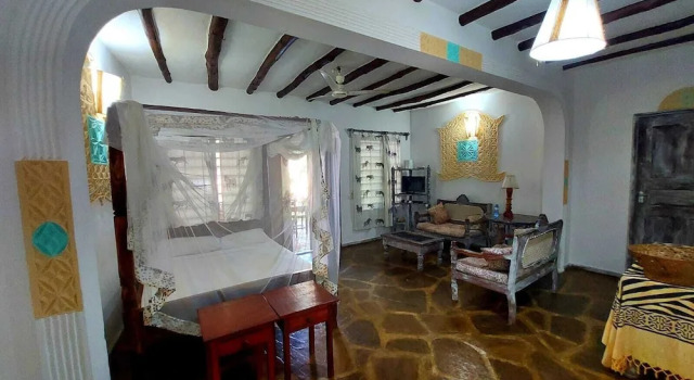 Marine Holiday House- Bed & Breakfast, Book Villa Hotels in Coast Region with Parking, Parking