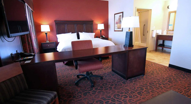 Люкс Hampton Inn & Suites Grand Forks