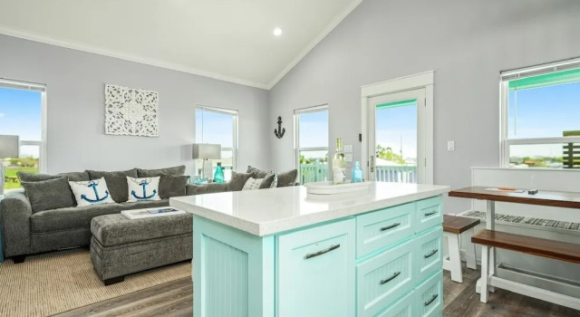 Коттедж Sea Glass Cottage 2 Bedroom Home by RedAwning