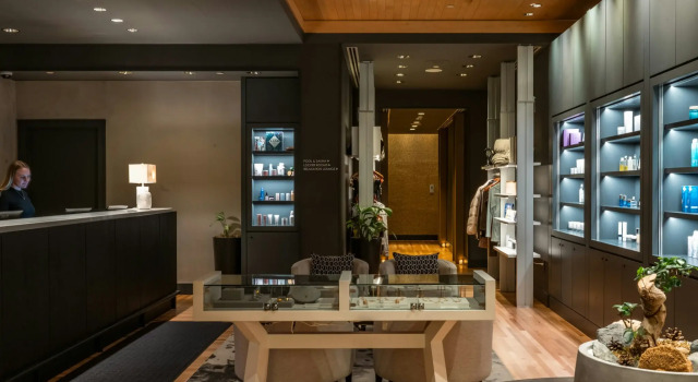 Four Seasons Resort Whistler, Забронировать Курортный отель Отели Уистлер с парковкой, рядом с Whistler Mountain, Парковка