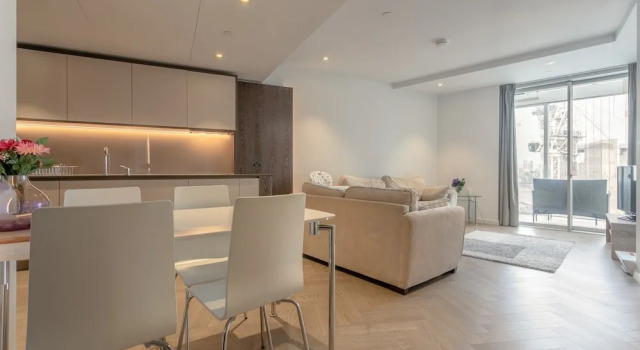 Incredible 1 Bedroom Penthouse with Balcony in Battersea, Забронировать Отель Баттерси Лондон, рядом с Мост Челси