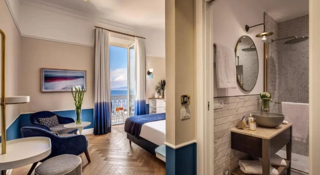 Двухместный номер Deluxe с балконом и с видом на море Hotel Mediterraneo Sorrento