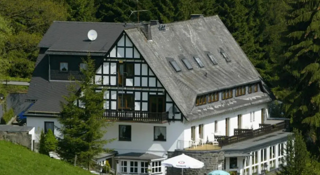 Exclusive group house in Winterberg in the forest, Забронировать Дом для отпуска Цюшен 