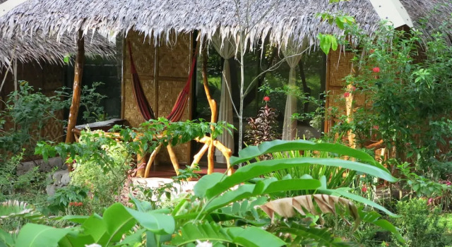 Коттедж с балконом и рядом с пляжем Camiguin Volcan Beach Eco Retreat & Dive Resort