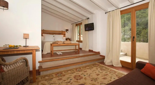 Полулюкс Hotel Es Port