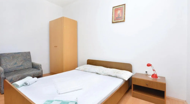 Beautiful Home in Ivan Dolac With Wifi and 1 Bedrooms, Prenota Hotel Hotel a Croatian Islands con parcheggio, Parcheggio