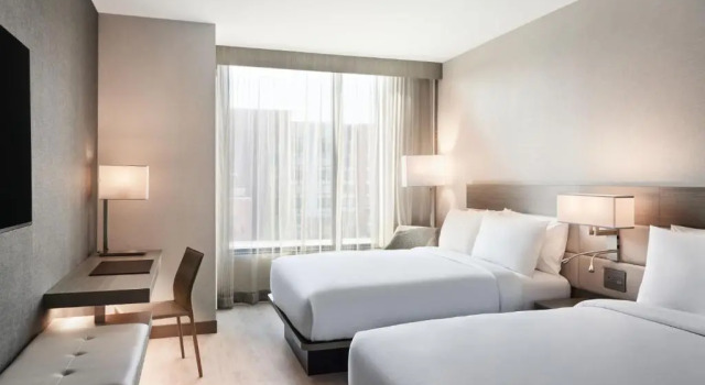 Четырёхместный номер Standard AC Hotel by Marriott St Louis Chesterfield