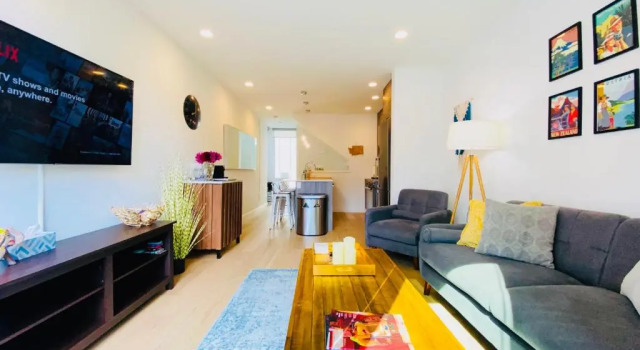Апартаменты Modern Ballard Townhouse - 92 Walkscore & Rooftop!