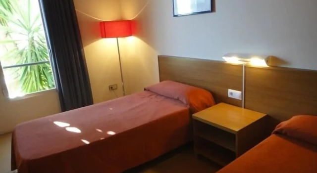 Apartamentos Comtat-Sant-Jordi-24-M, Rezerwuj Apartament Hotele w Gironès z parkingiem, Parking