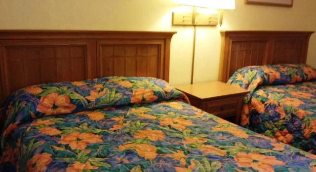Fawlty Towers Motel, Varaa Motelli Hotellit Space Coast pysäköinnillä, Pysäköinti