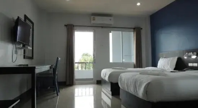 Трёхместный номер Standard с балконом Trang Grand Mansion